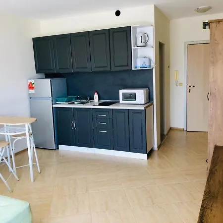 Immaculate 1-Bed Apartment In Ravda 아파트