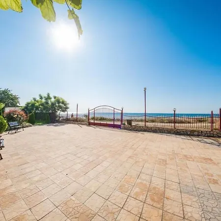 Immaculate 1-Bed Apartment In Ravda 아파트 라브다