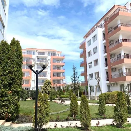 Immaculate 1-Bed Apartment In Ravda 아파트 라브다